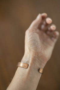 Kopero Kobberarmbånd Glat, detaljefoto af cuffens åbne ender