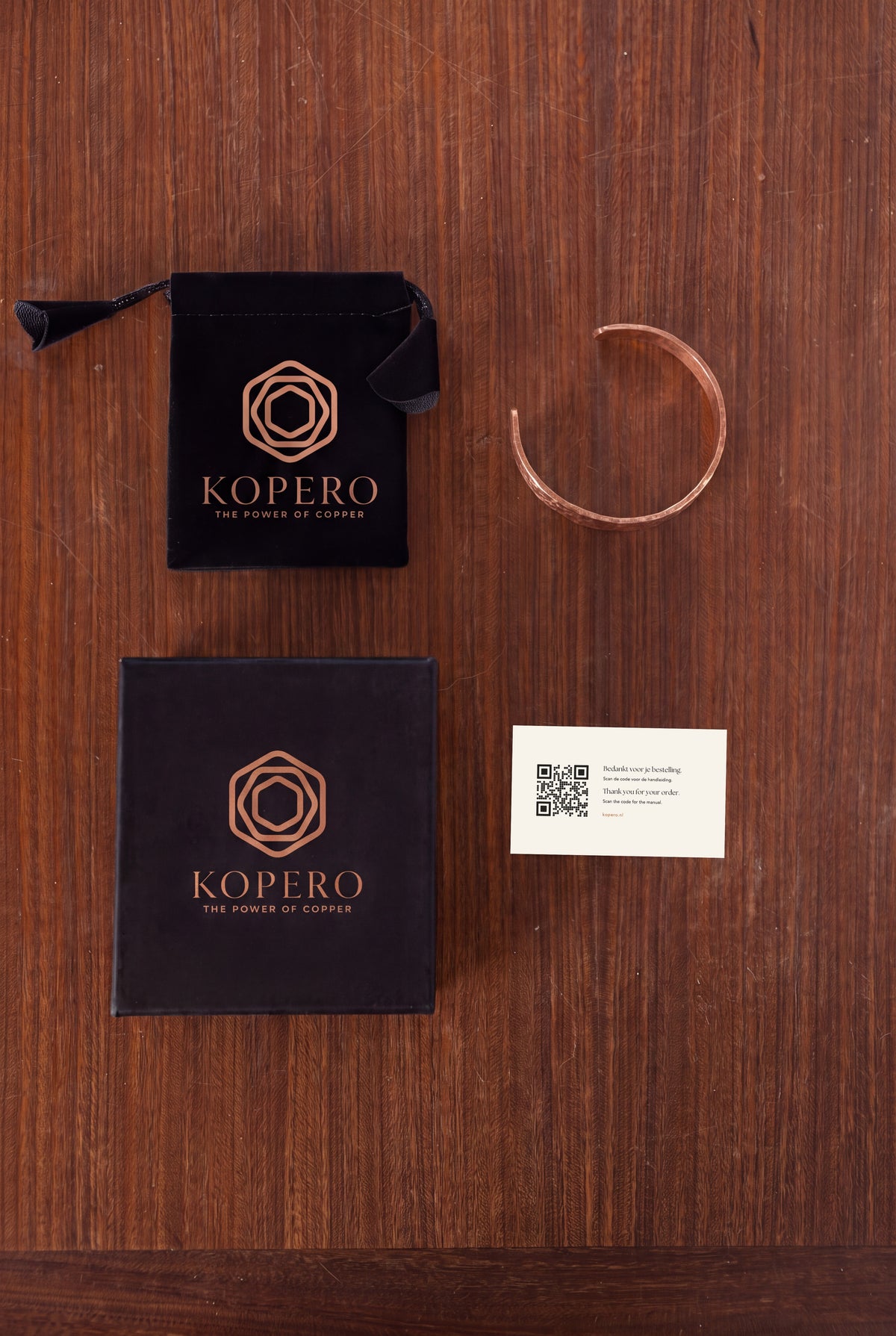 Kopero Premium Kobberarmbånd Hamret, med fløjlspose, æske og takkekort