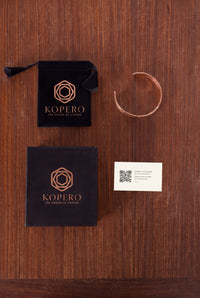 Kopero Premium Kobberarmbånd Hamret, med fløjlspose, æske og takkekort